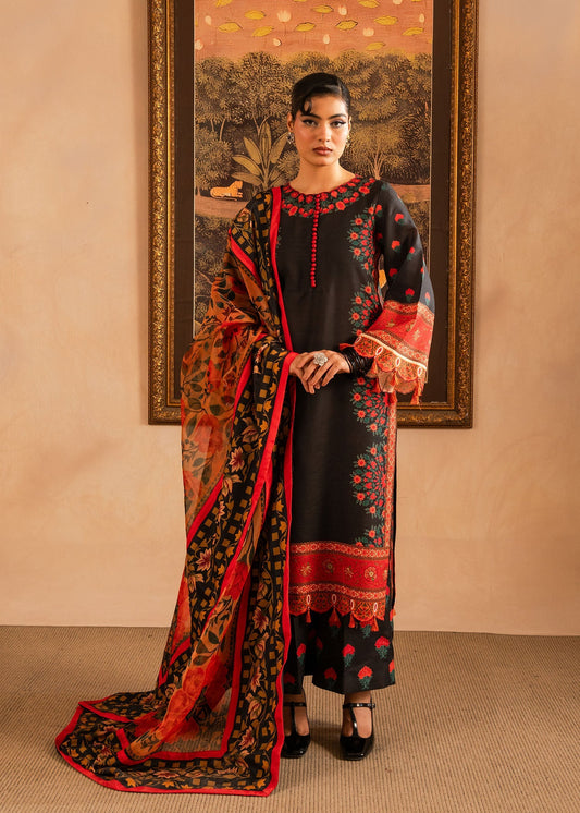 Maria Osama Khan | Retro Lawn 25 | Raila XS Black Lawn