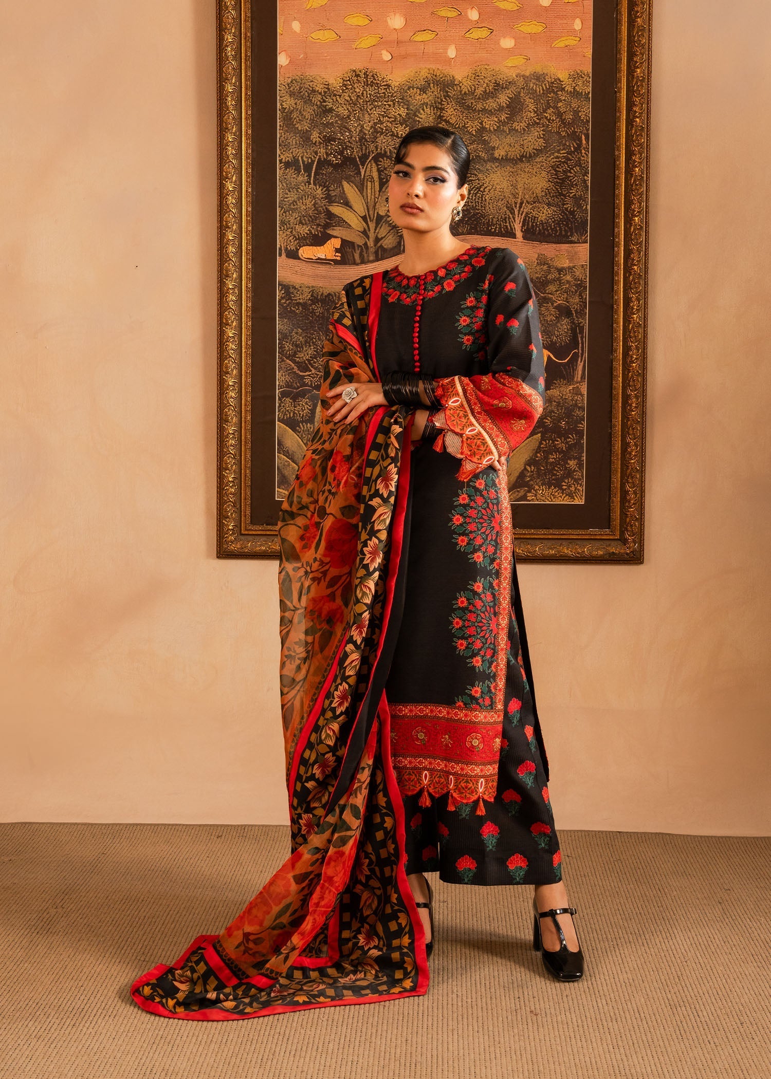 Maria Osama Khan | Retro Lawn 25 | Raila XL Black Lawn