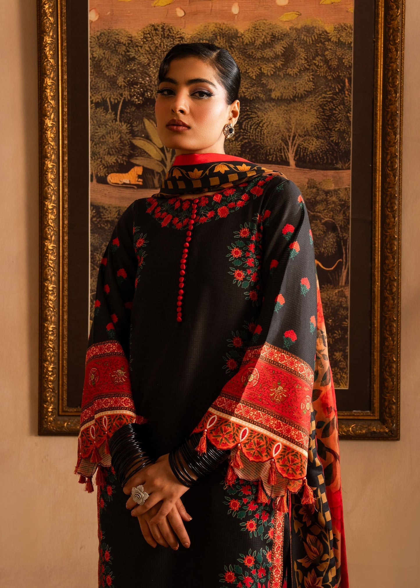 Maria Osama Khan | Retro Lawn 25 | Raila M Black Lawn