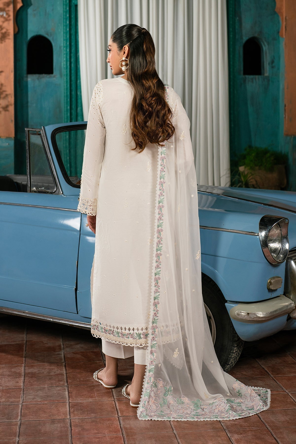 Zarif | Lamhay Luxury Eid Lawn 25 | 09 JANIRA S White Lawn