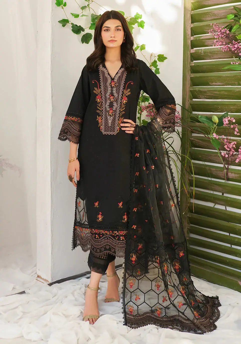 Zarqash | Belle Ame 24 | BL 007 Jardin Noir - Pakistani Designer Dress - by Zarqash | Type: Luxury - 100% Original at Saira Sultan