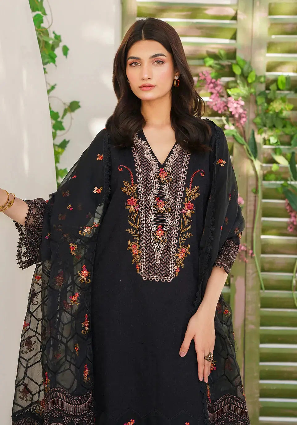 Zarqash | Belle Ame 24 | BL 007 Jardin Noir - Pakistani Designer Dress - by Zarqash | Type: Luxury - 100% Original at Saira Sultan