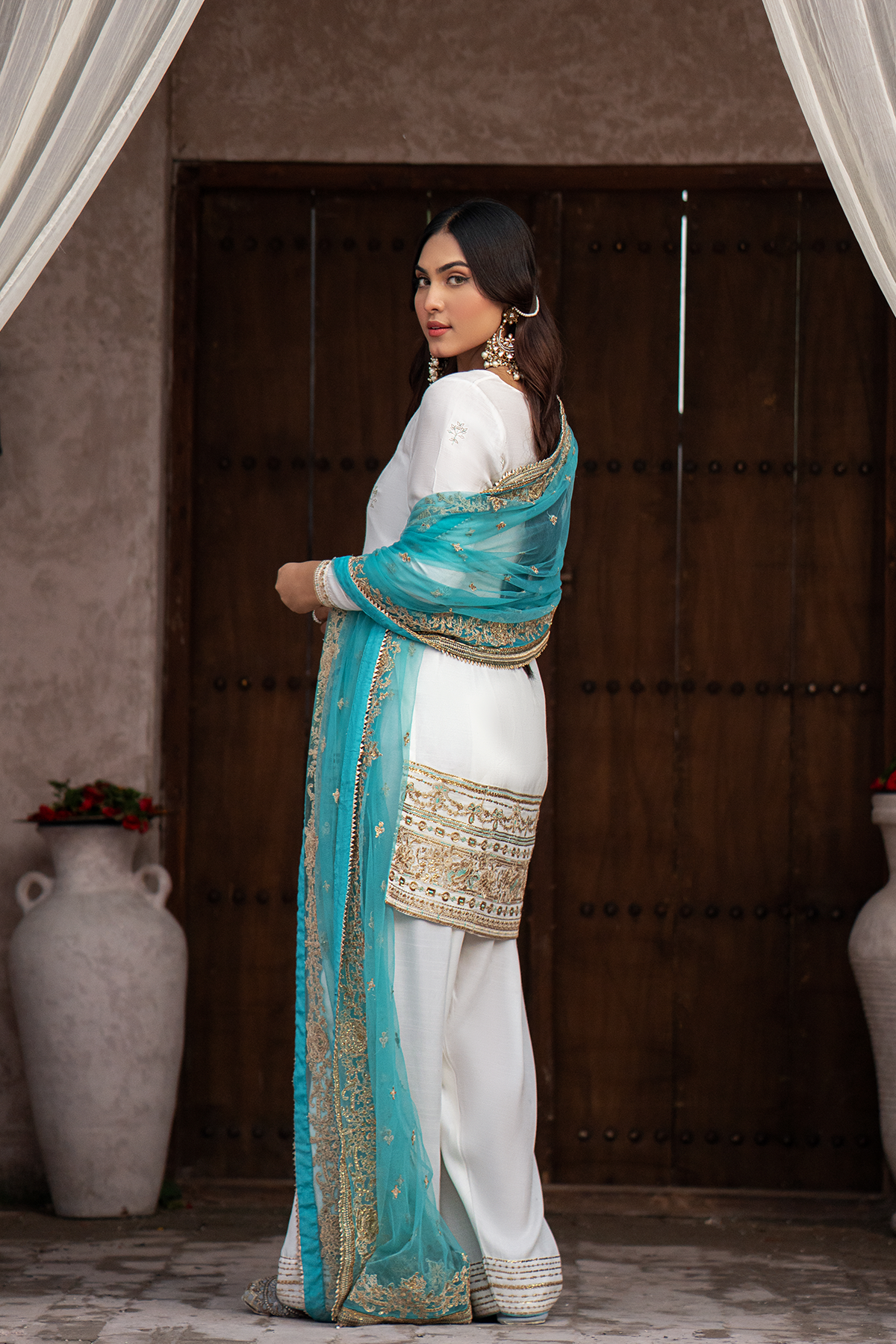 Erum Khan | Sakhiyan Formals | SUFAID PHOOL - Pakistani Designer Dress - by Erum Khan | Type: Formal - 100% Original at Saira Sultan