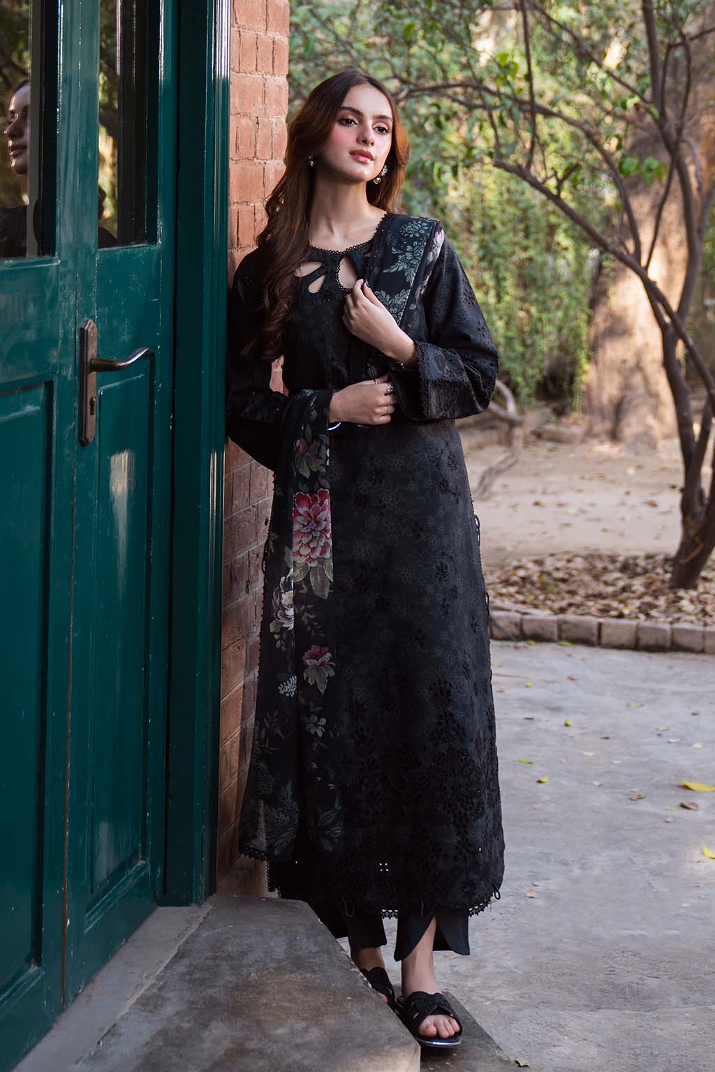 Neeshay | Summer Lines Printkari 25 | OBSIDIAN L Black Lawn