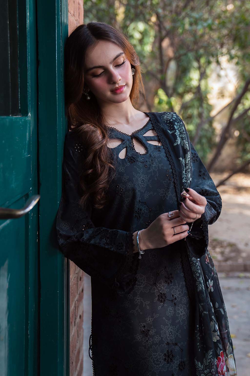 Neeshay | Summer Lines Printkari 25 | OBSIDIAN M Black Lawn