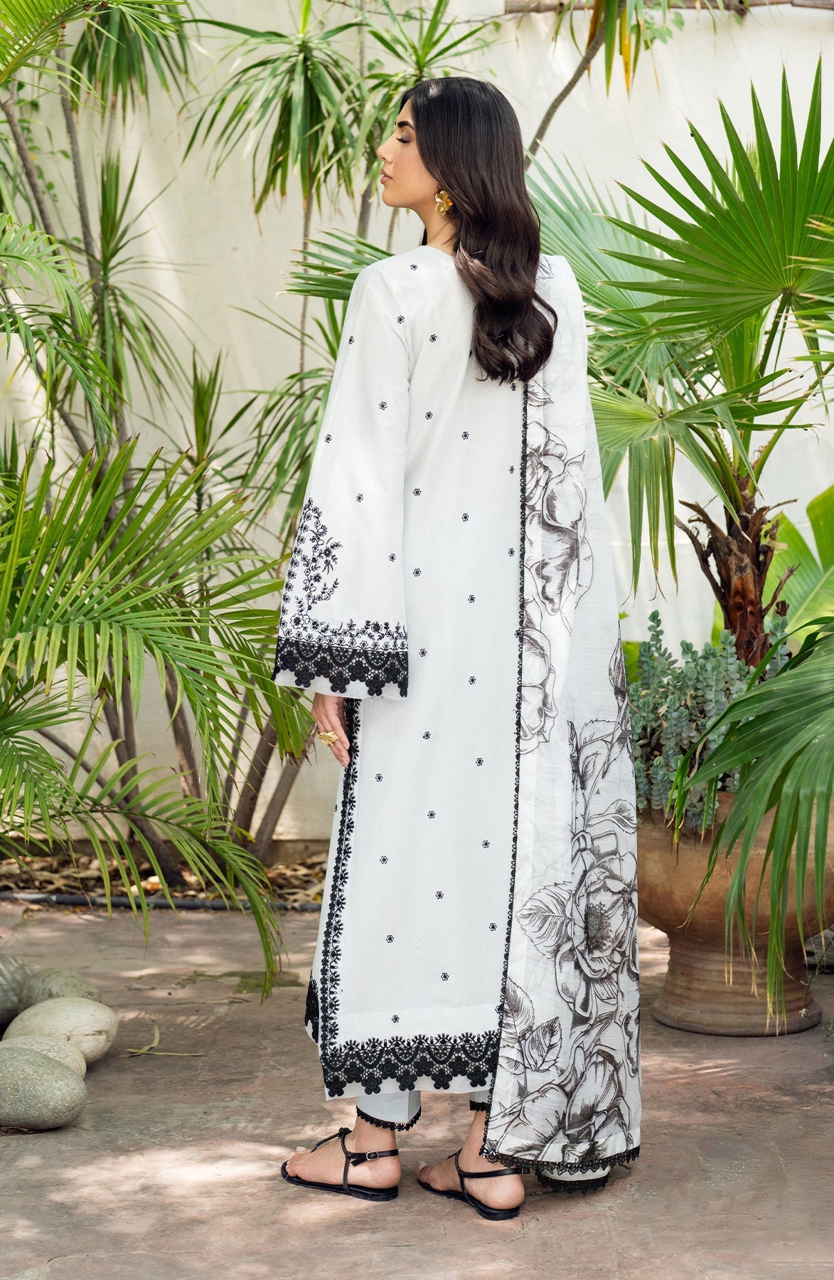 Zarif | Nura Textured Lawn 25 | REEHA S Gray Lawn