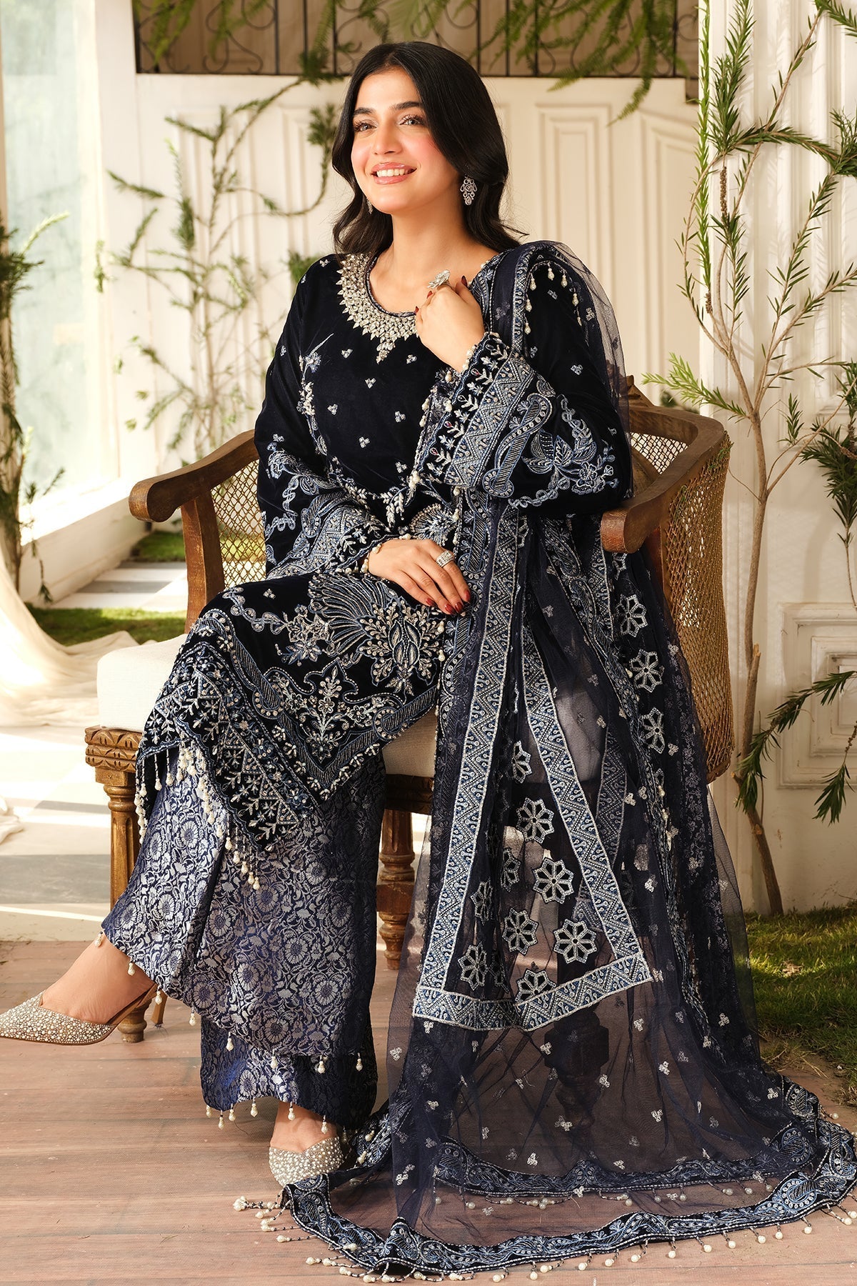 Raeesa Premium | Sheen Luxury Velvet | Nura M Black Velvet