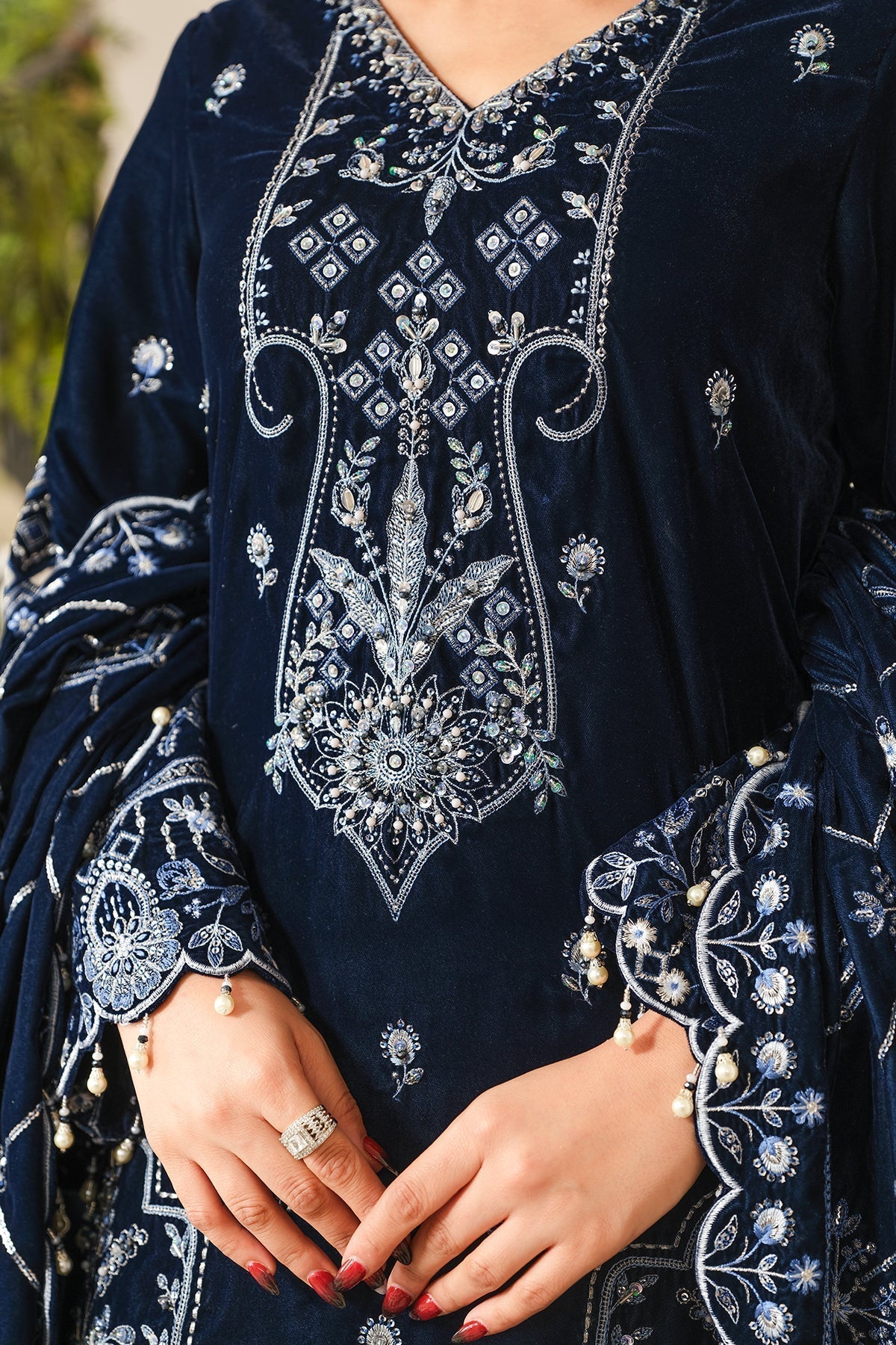 Raeesa Premium | Sheen Luxury Velvet | Soil XL Dark Blue Velvet