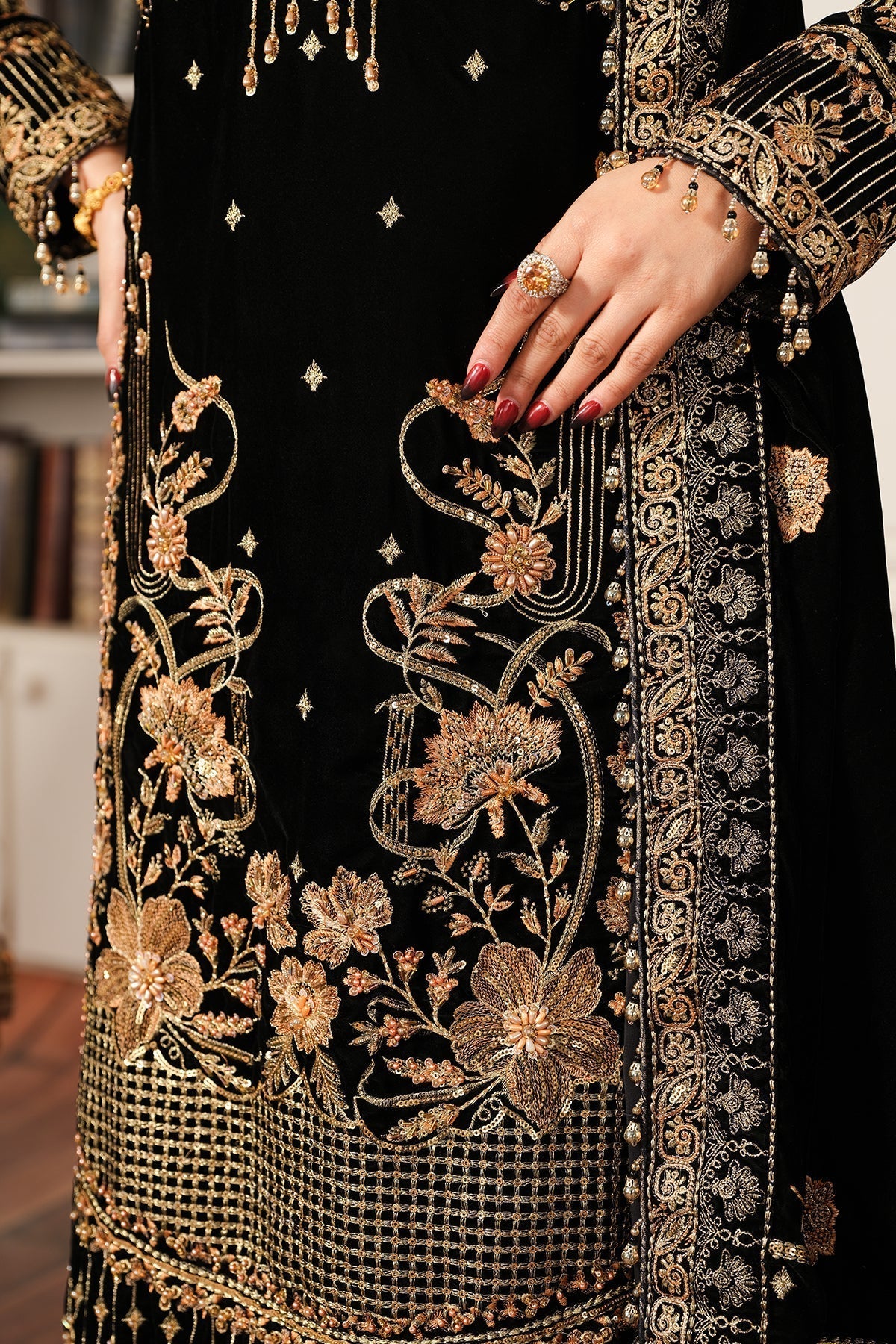 Raeesa Premium | Sheen Luxury Velvet | Naz L Black Velvet