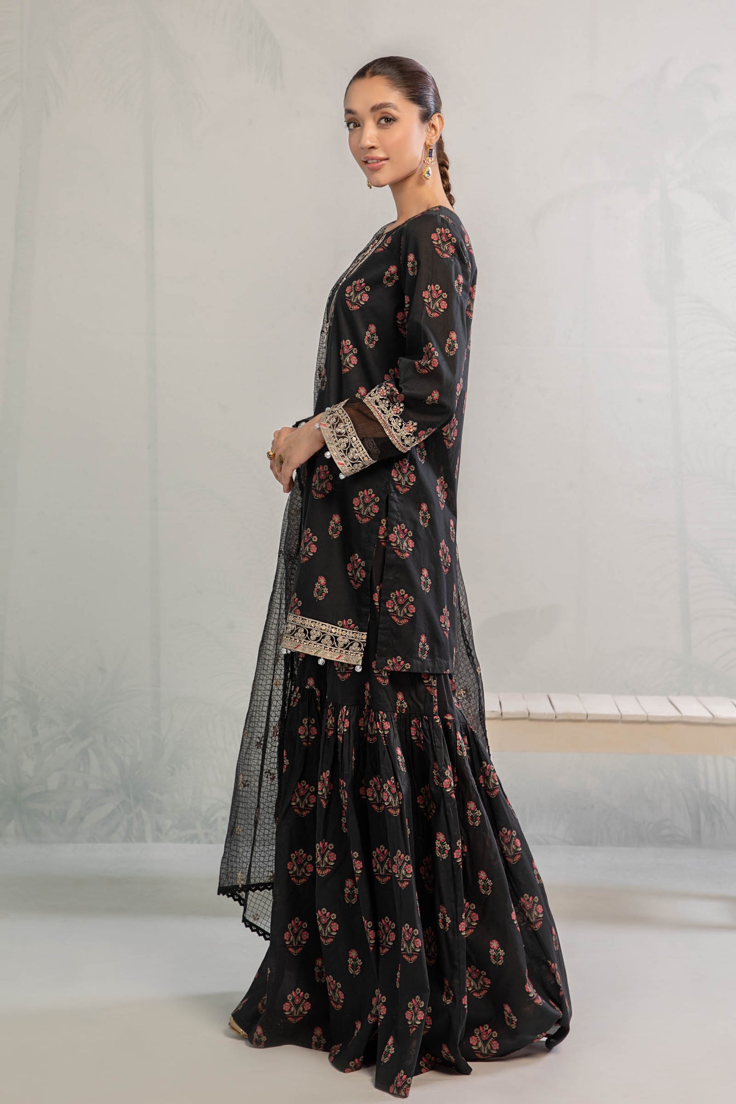 Maira B | Ready to Wear | DW-EA23-06R1 XL Black