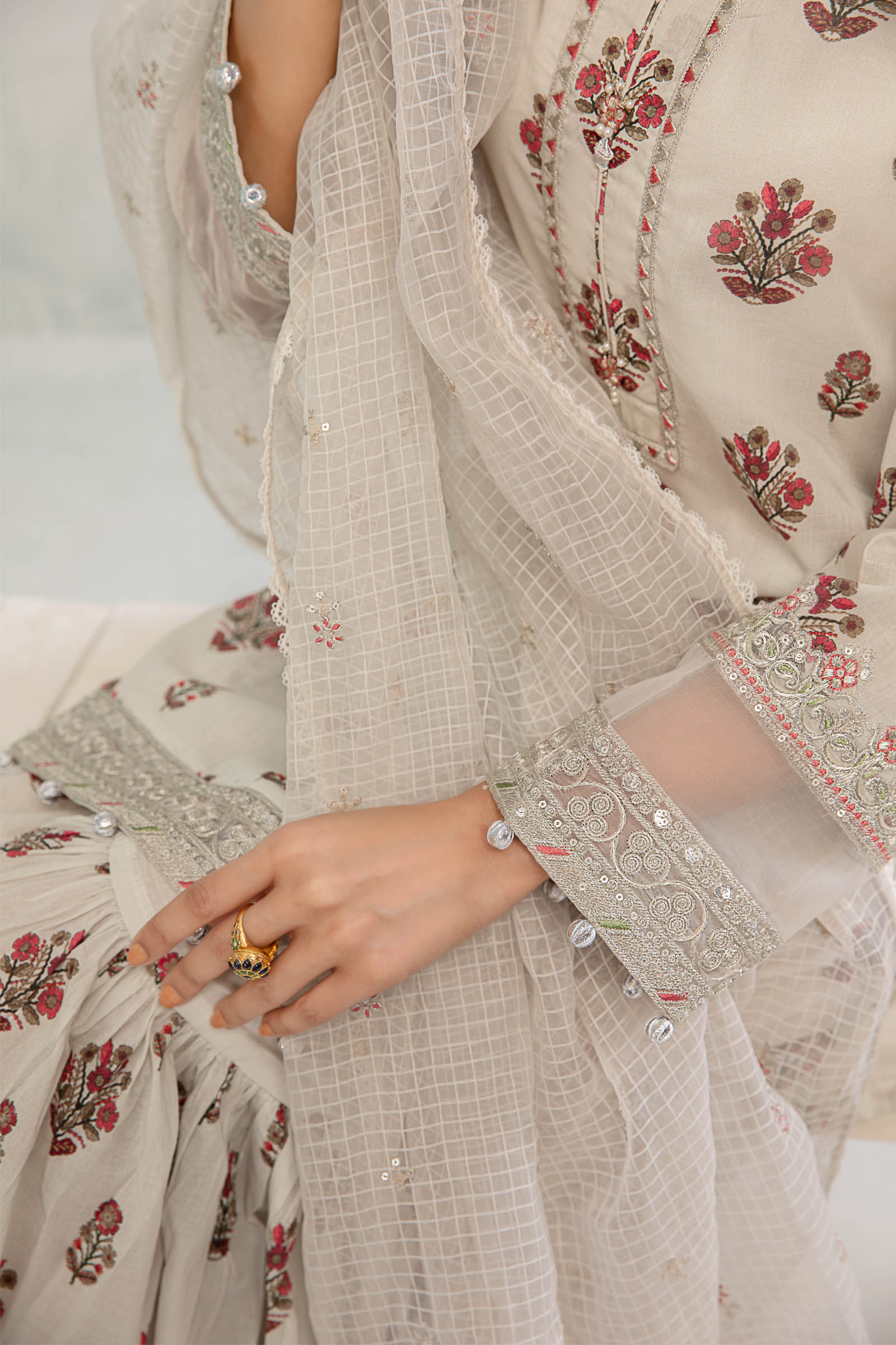 Maira B | Ready to Wear | DW-EA23-06R1 M White