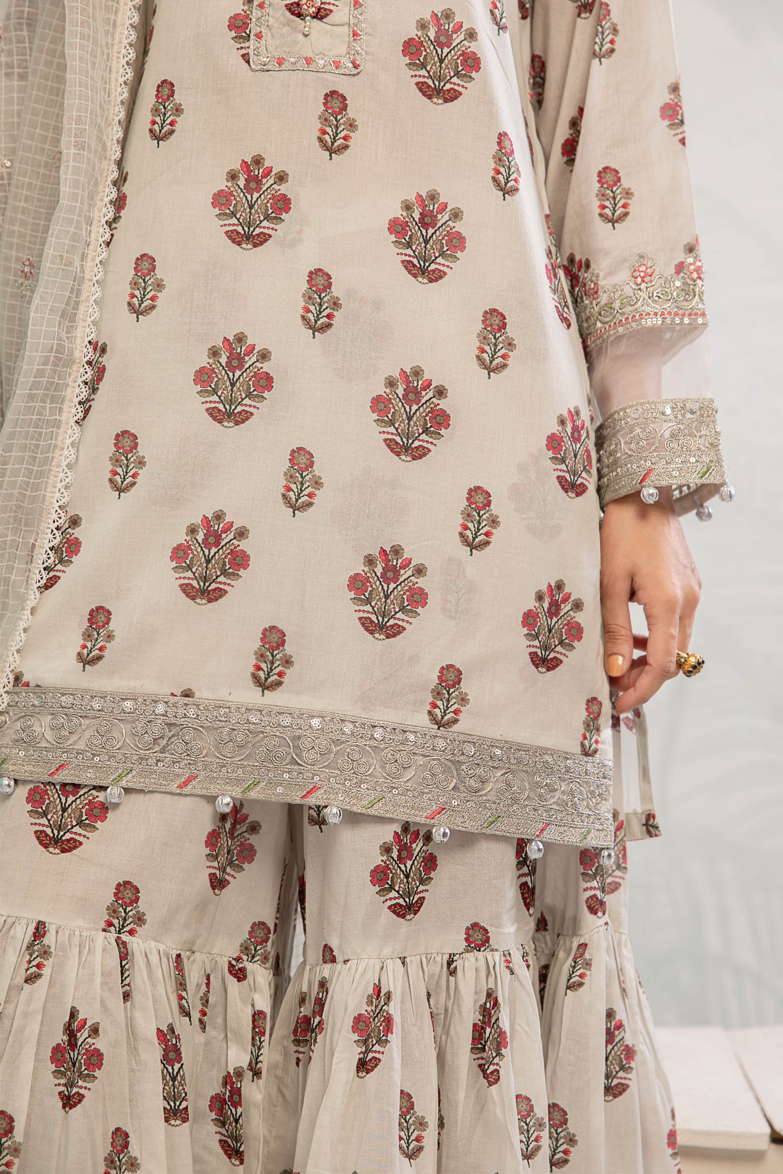 Maira B | Ready to Wear | DW-EA23-06R1 L White