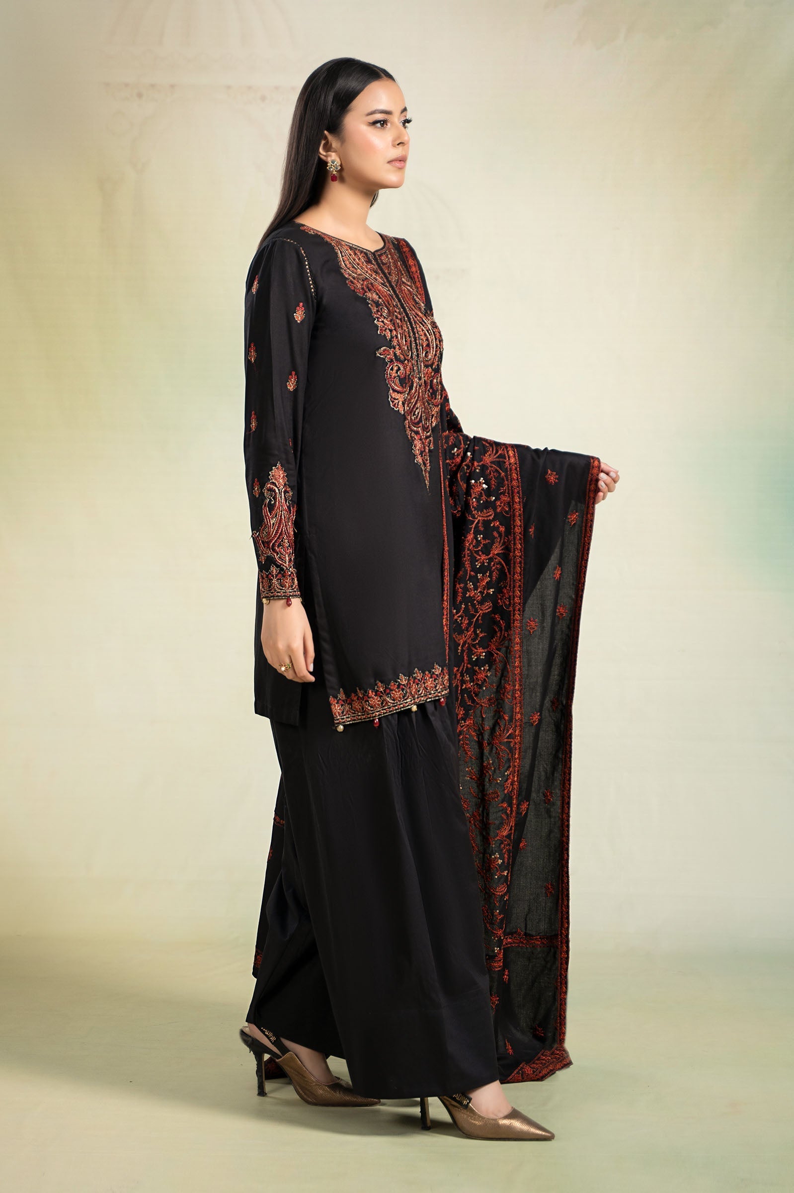 Maira B | Ready to Wear | DW-W24-80 XL Black