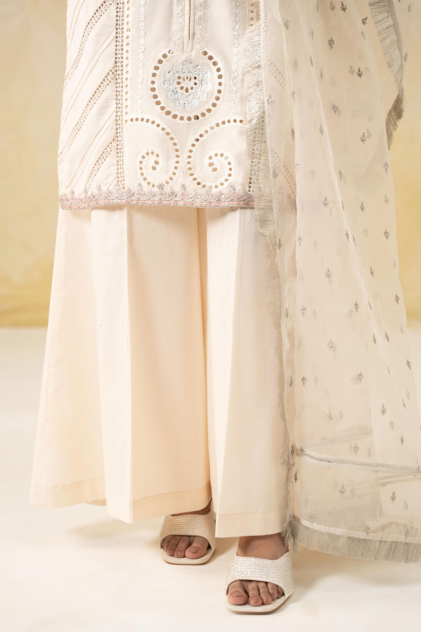 Maira B | Ready to Wear | DW-EF25-28 XL White