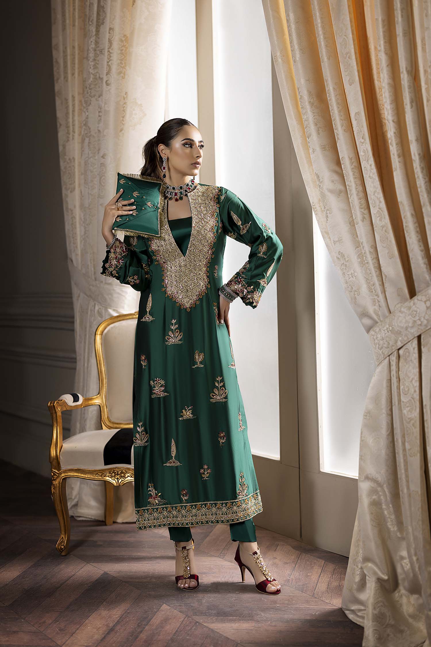 Nuriyaa | Rozanne Formals | Daphne