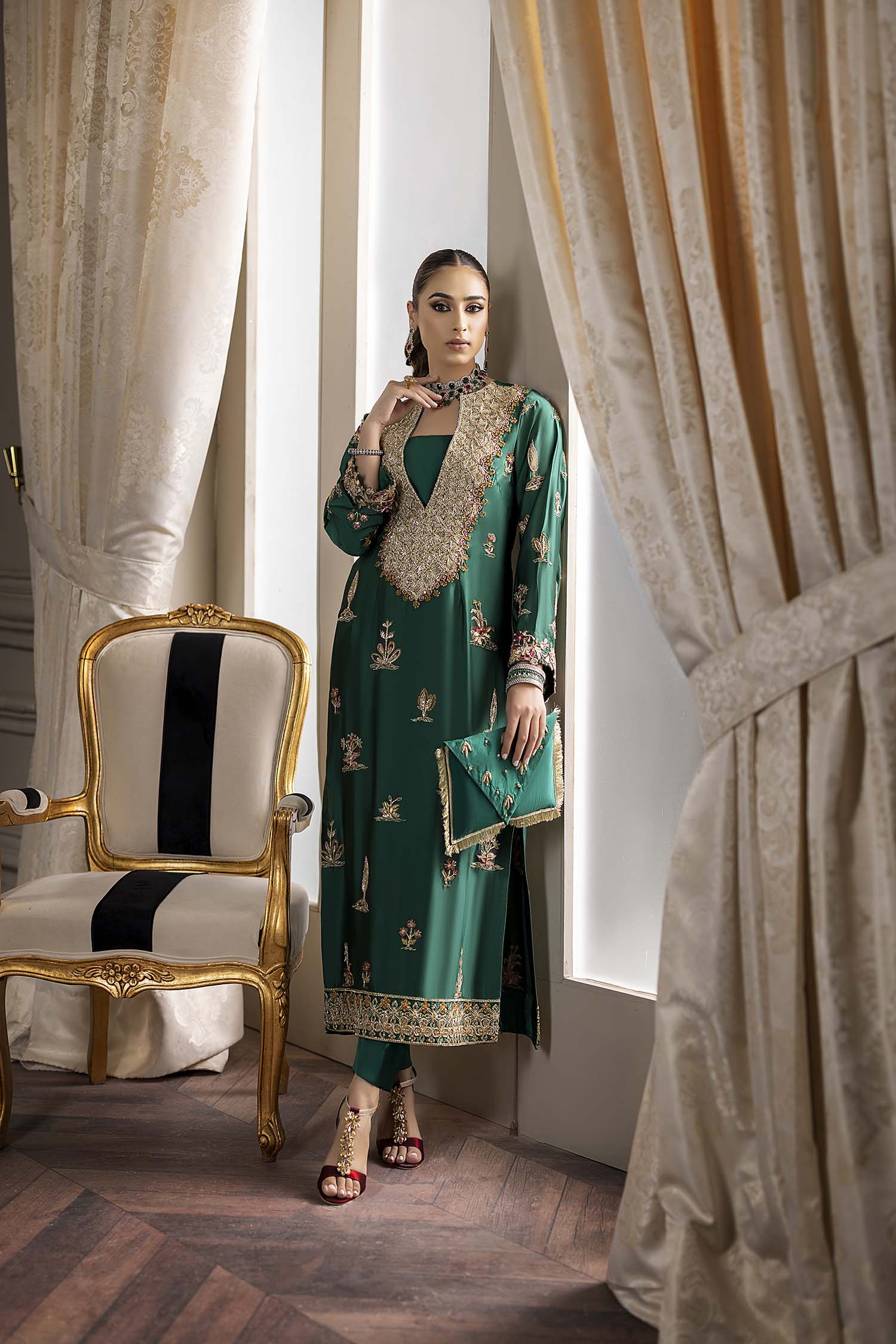 Nuriyaa | Rozanne Formals | Daphne