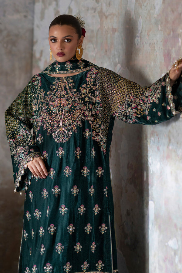 Emaan Adeel | Saanjh Velvet Collection 24 | Nisha M Deep Green Velvet