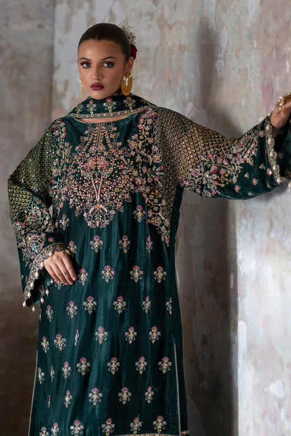 Emaan Adeel | Saanjh Velvet Collection 24 | Nisha M Deep Green Velvet
