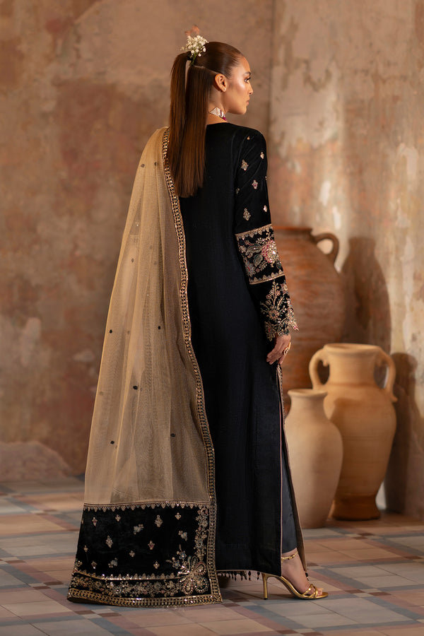 Emaan Adeel | Saanjh Velvet Collection 24 | Ishaan S Velvet Black