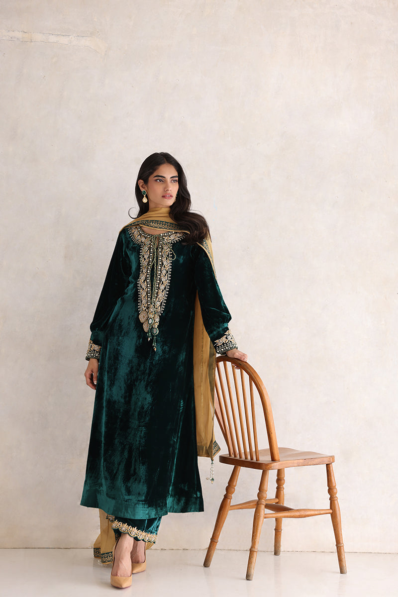 Sana Abbas | Velvet Formals | ESRA XS Emerald Green Velvet