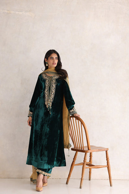 Sana Abbas | Velvet Formals | ESRA XS Emerald Green Velvet
