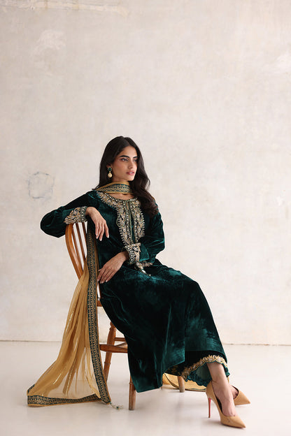 Sana Abbas | Velvet Formals | ESRA XL Emerald Green Velvet