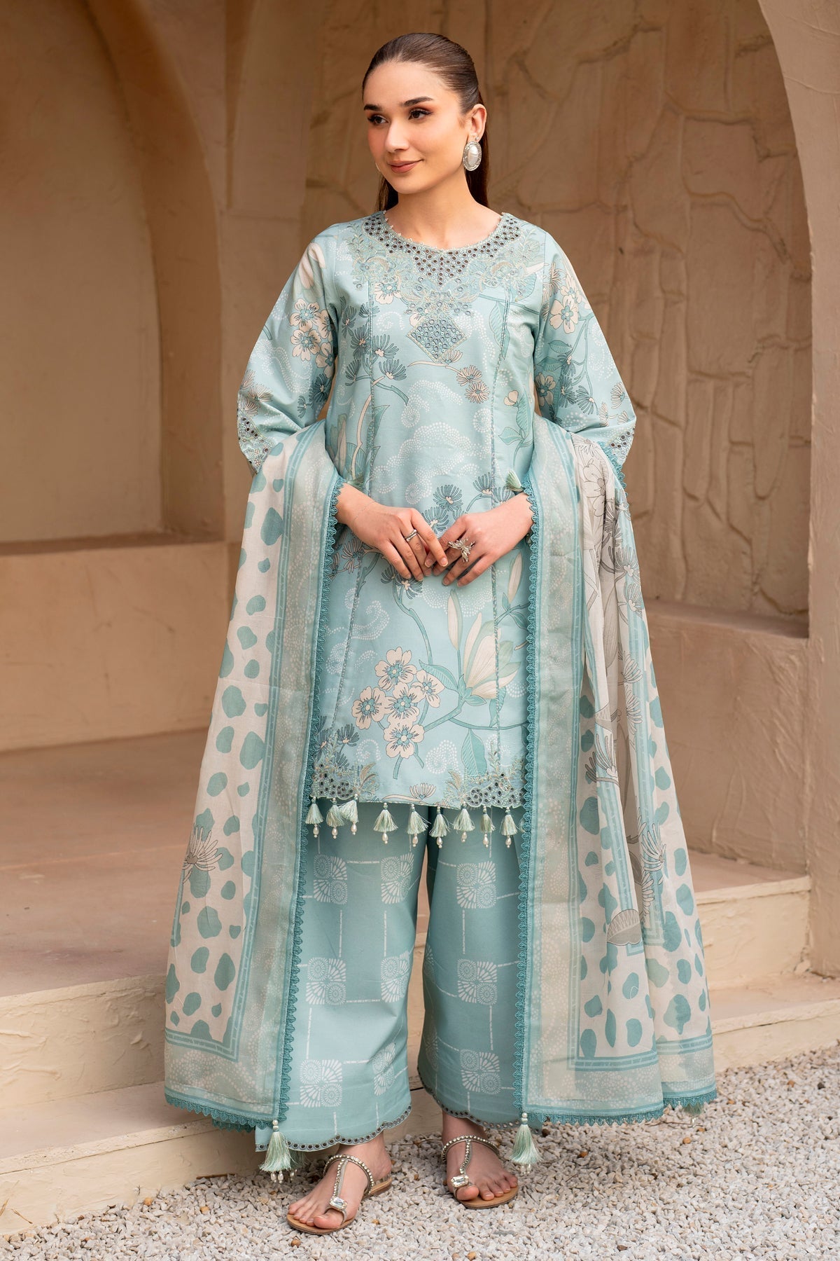 Alizeh | Levana Lawn | Fawn M Ice Blue Lawn