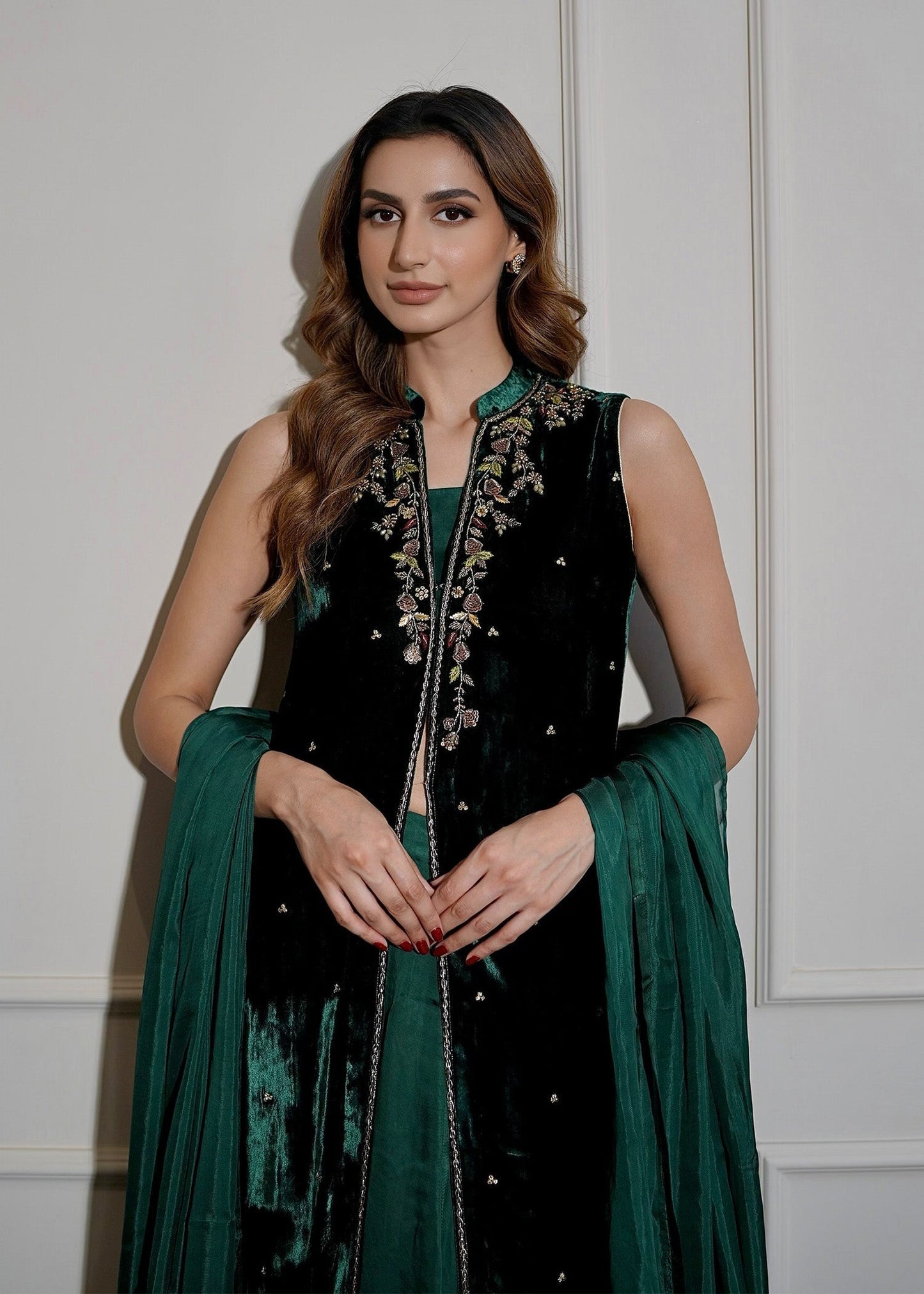 Mahum Asad | Voila Velvets | Emerald L Emerald Green Velvet
