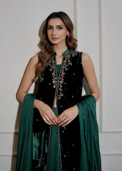 Mahum Asad | Voila Velvets | Emerald L Emerald Green Velvet