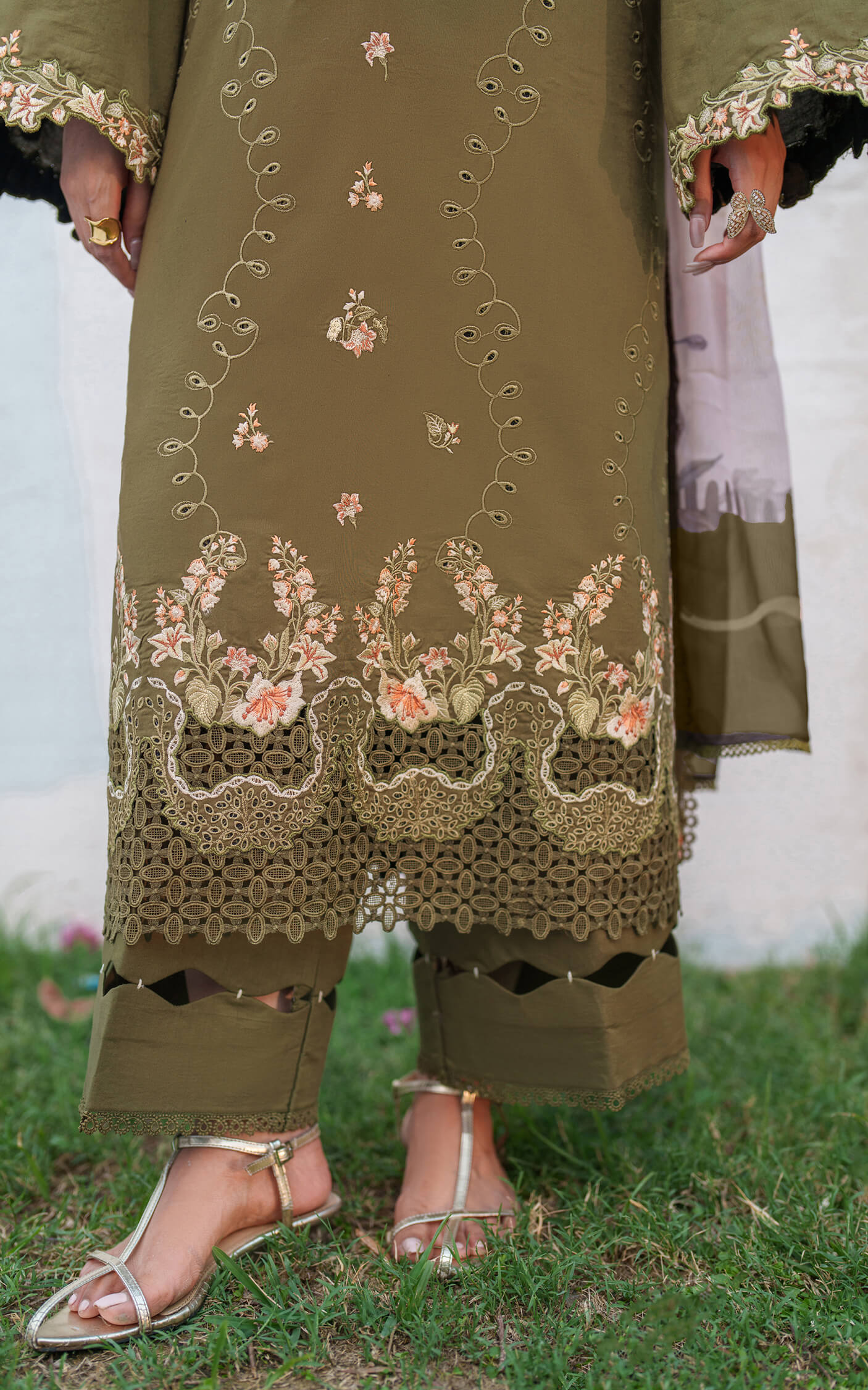 Asifa and Nabeel | Eden Cambric 25 | Gardenia Grace ECU25-09 - Pakistani Designer Dress - by Asifa and Nabeel - Type : Ladies Clothes - 100% Original at Saira Sultan