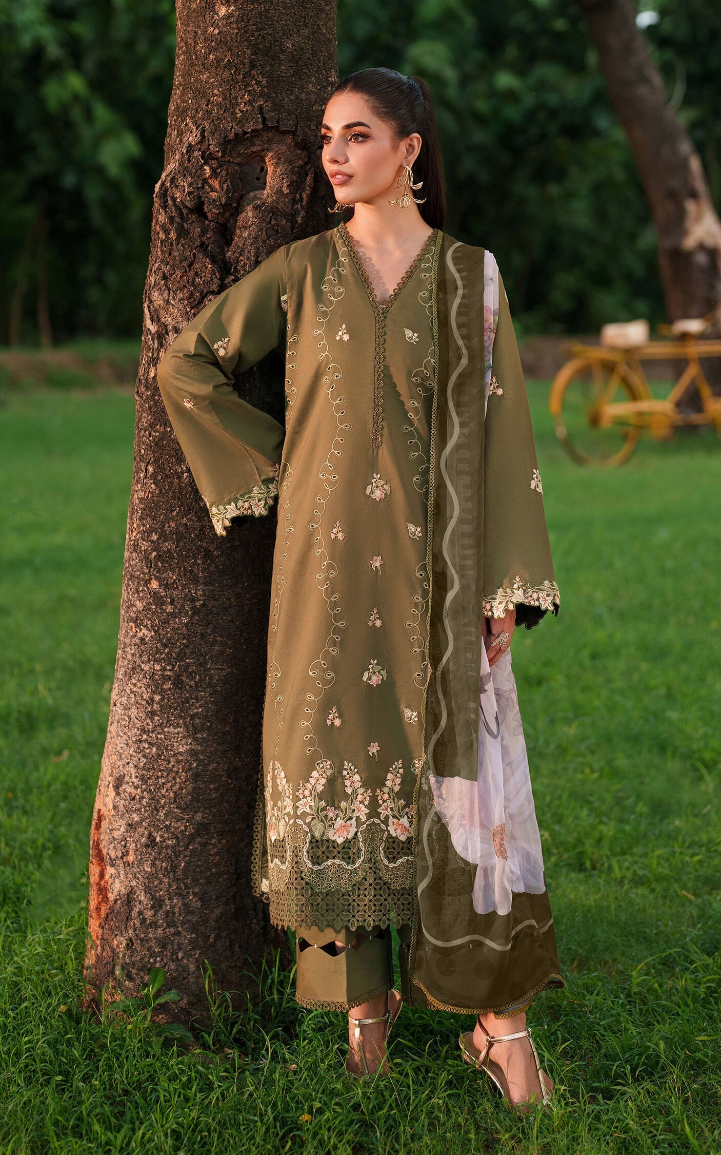 Asifa and Nabeel | Eden Cambric 25 | Gardenia Grace ECU25-09 - Pakistani Designer Dress - by Asifa and Nabeel - Type : Ladies Clothes - 100% Original at Saira Sultan