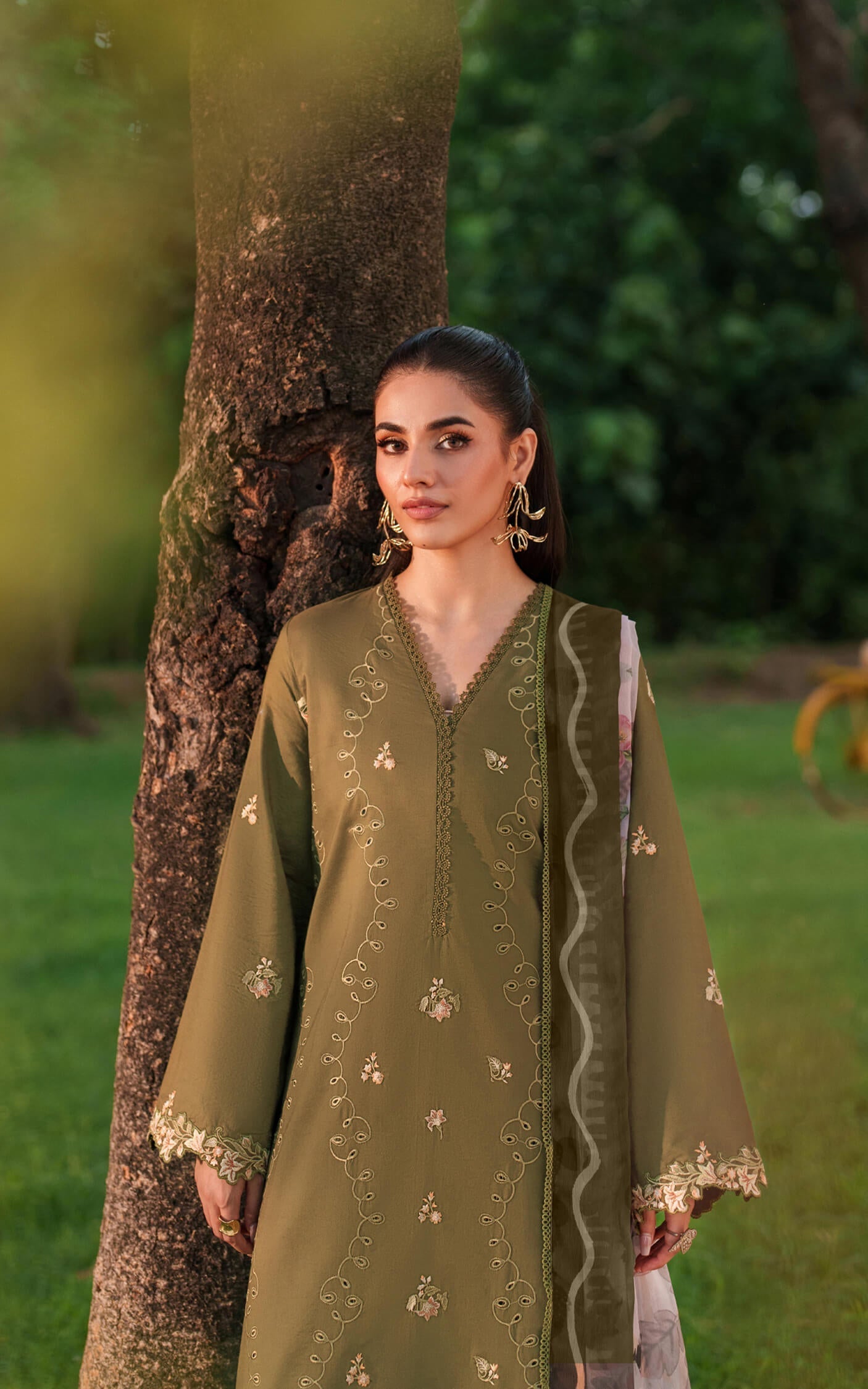 Asifa and Nabeel | Eden Cambric 25 | Gardenia Grace ECU25-09 - Pakistani Designer Dress - by Asifa and Nabeel - Type : Ladies Clothes - 100% Original at Saira Sultan