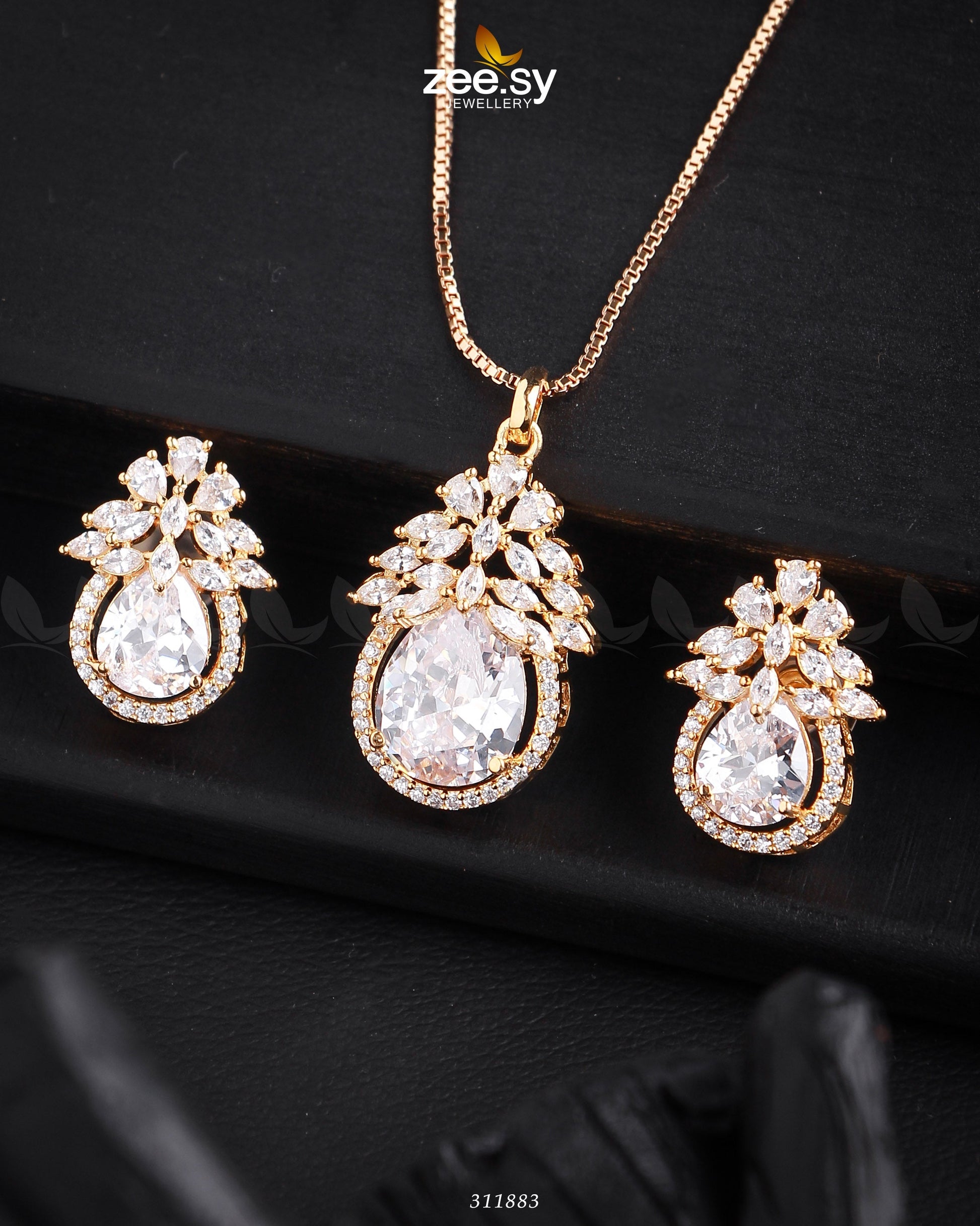 Zara's Pendant Set Golden White