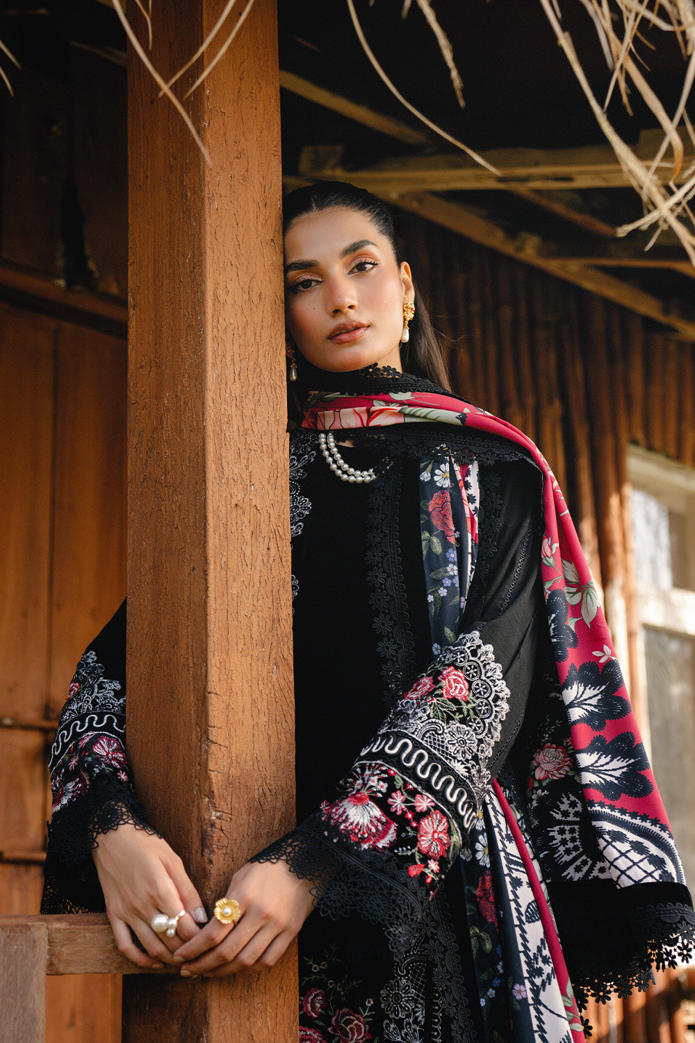 Saira Rizwan | Winter 2024 | REVNA-SRW24-08 M Black Khaddar