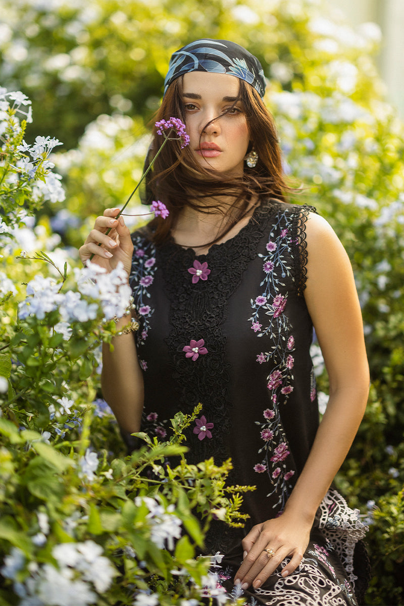 Mushq | Secret Garden Hemline 25 | Thorned Grace XL Black Lawn