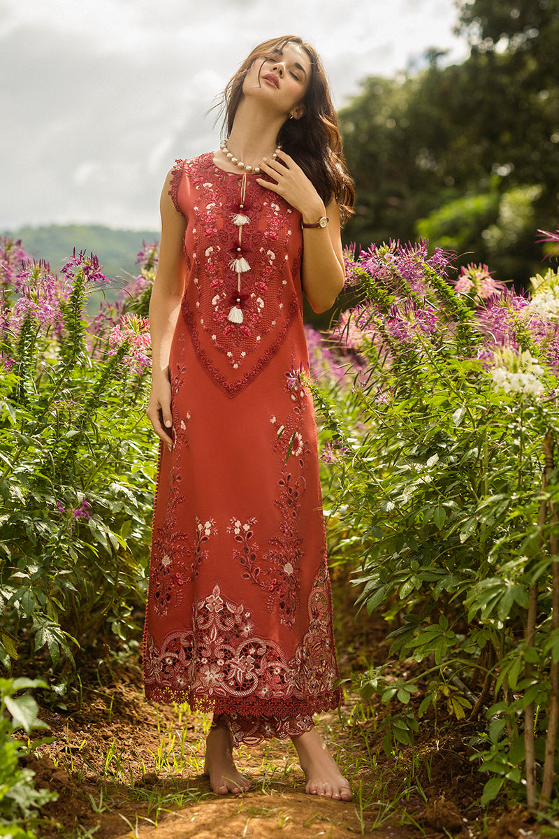 Mushq | Secret Garden Hemline 25 | Dewdrop Garden Custom Size Rust Lawn