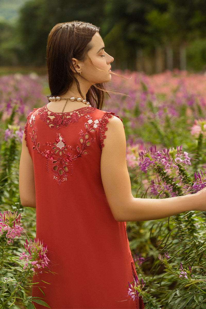 Mushq | Secret Garden Hemline 25 | Dewdrop Garden S Rust Lawn