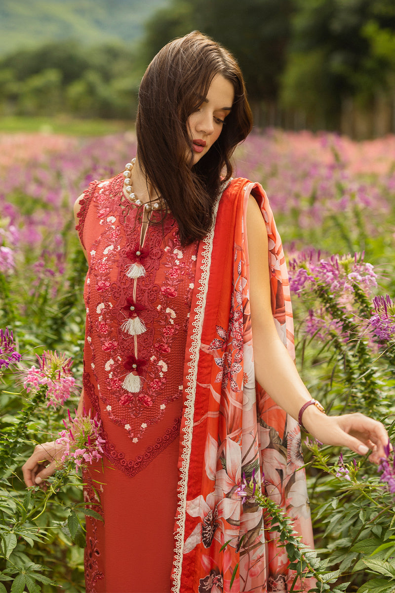 Mushq | Secret Garden Hemline 25 | Dewdrop Garden M Rust Lawn