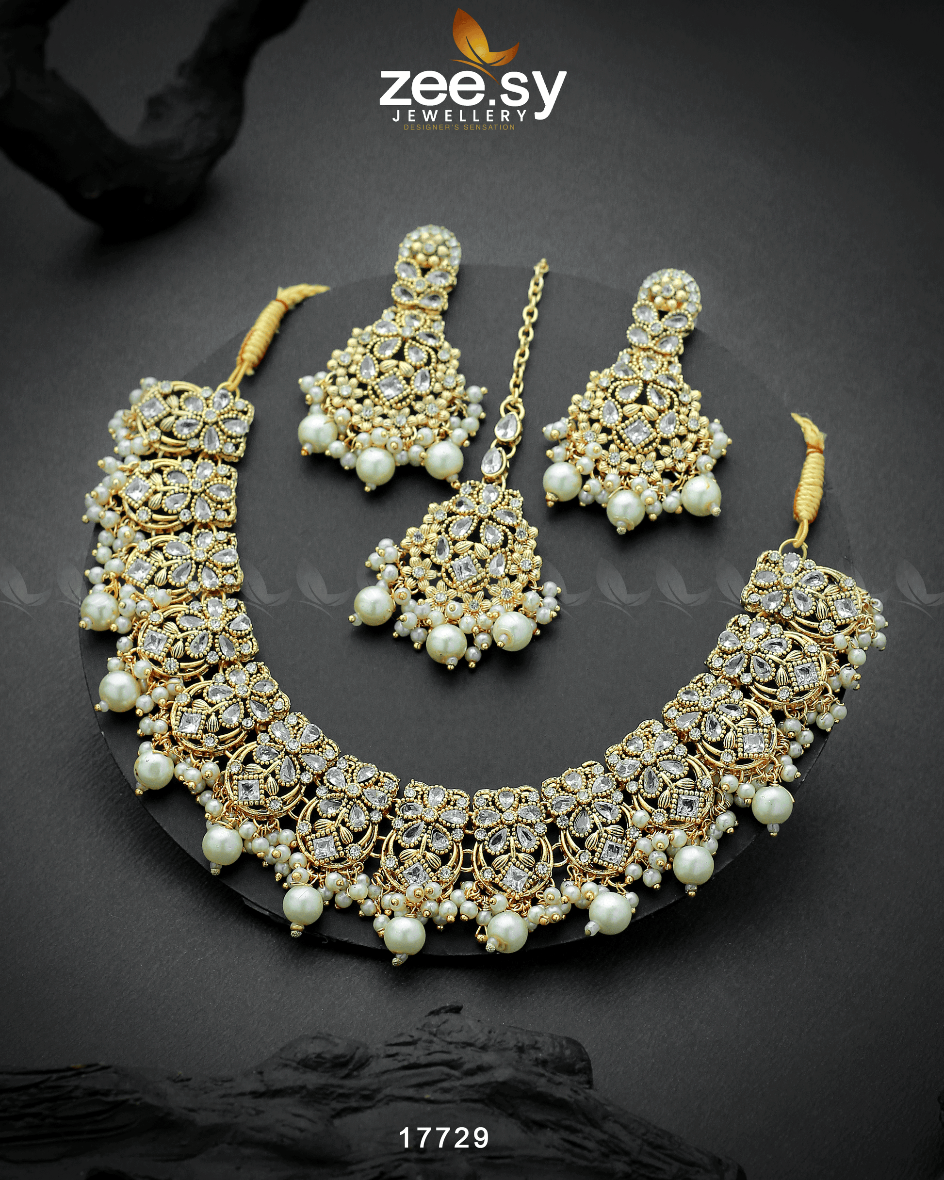 Amaryllis Necklace White