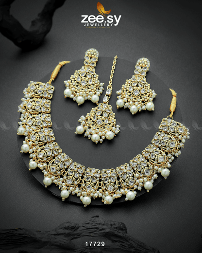Amaryllis Necklace White