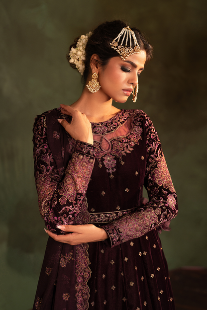 Iznik | Exclusive Velvet | IV-54 - Pakistani Designer Dress - by Iznik | Type: Ladies Clothes - 100% Original at Saira Sultan