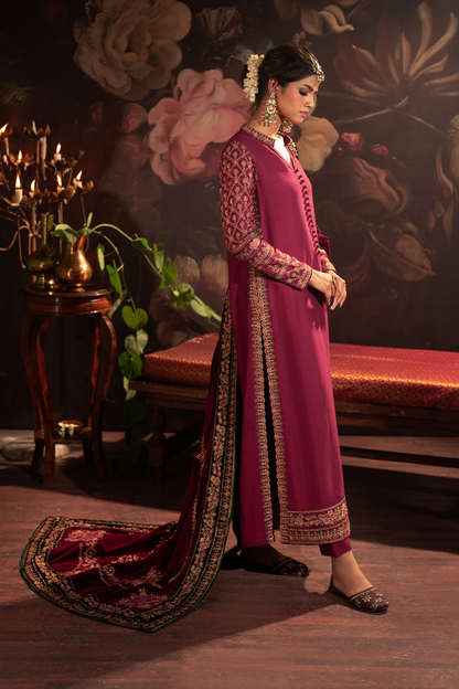 Iznik | Exclusive Velvet | IV-42 - Pakistani Designer Dress - by Iznik | Type: Ladies Clothes - 100% Original at Saira Sultan