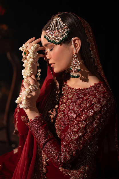 Iznik | Exclusive Velvet | IV-40 - Pakistani Designer Dress - by Iznik | Type: Ladies Clothes - 100% Original at Saira Sultan