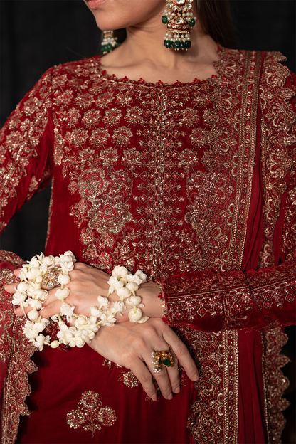 Iznik | Exclusive Velvet | IV-40 - Pakistani Designer Dress - by Iznik | Type: Ladies Clothes - 100% Original at Saira Sultan