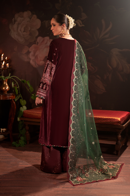Iznik | Exclusive Velvet | IV-39 - Pakistani Designer Dress - by Iznik | Type: Ladies Clothes - 100% Original at Saira Sultan