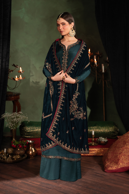 Iznik | Exclusive Velvet | IV-50 - Pakistani Designer Dress - by Iznik | Type: Ladies Clothes - 100% Original at Saira Sultan