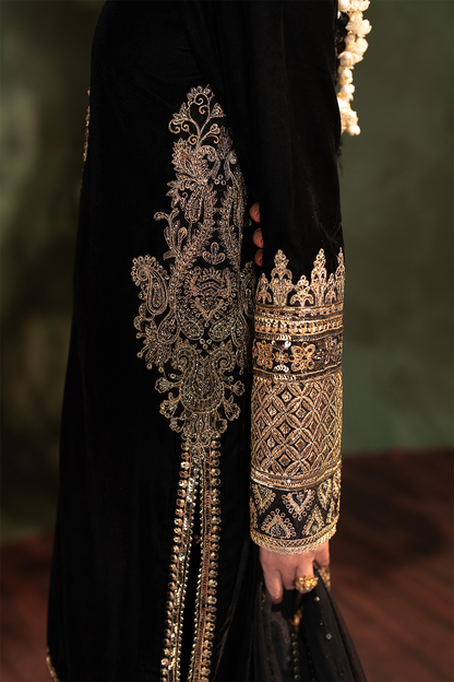 Iznik | Exclusive Velvet | IV-41 - Pakistani Designer Dress - by Iznik | Type: Ladies Clothes - 100% Original at Saira Sultan