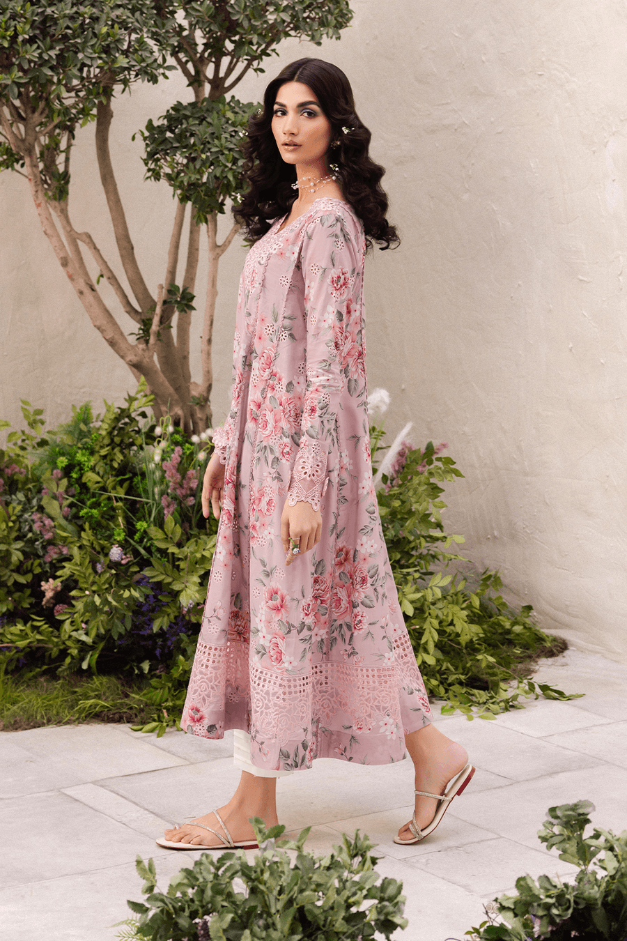Iznik | Dahlia Embroidered Lawn | DL-09 - Pakistani Designer Dress - by Iznik | Type: Luxury - 100% Original at Saira Sultan