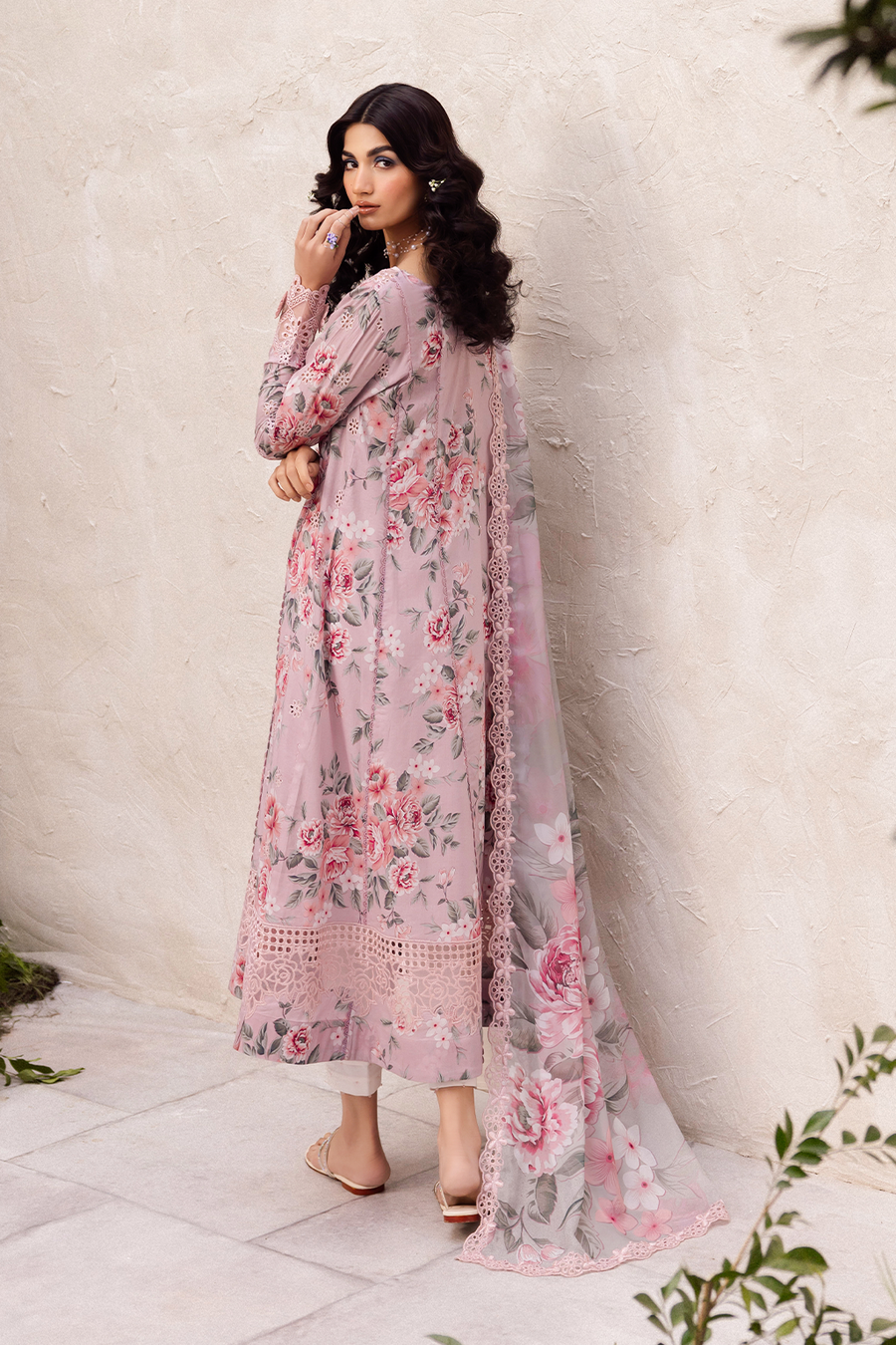 Iznik | Dahlia Embroidered Lawn | DL-09 - Pakistani Designer Dress - by Iznik | Type: Luxury - 100% Original at Saira Sultan