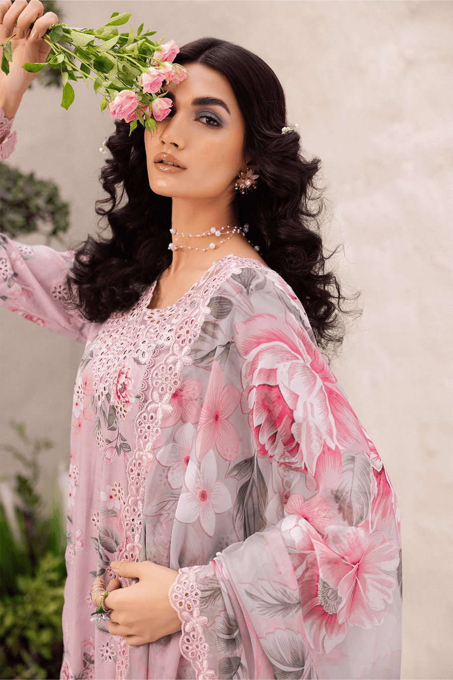 Iznik | Dahlia Embroidered Lawn | DL-09 - Pakistani Designer Dress - by Iznik | Type: Luxury - 100% Original at Saira Sultan